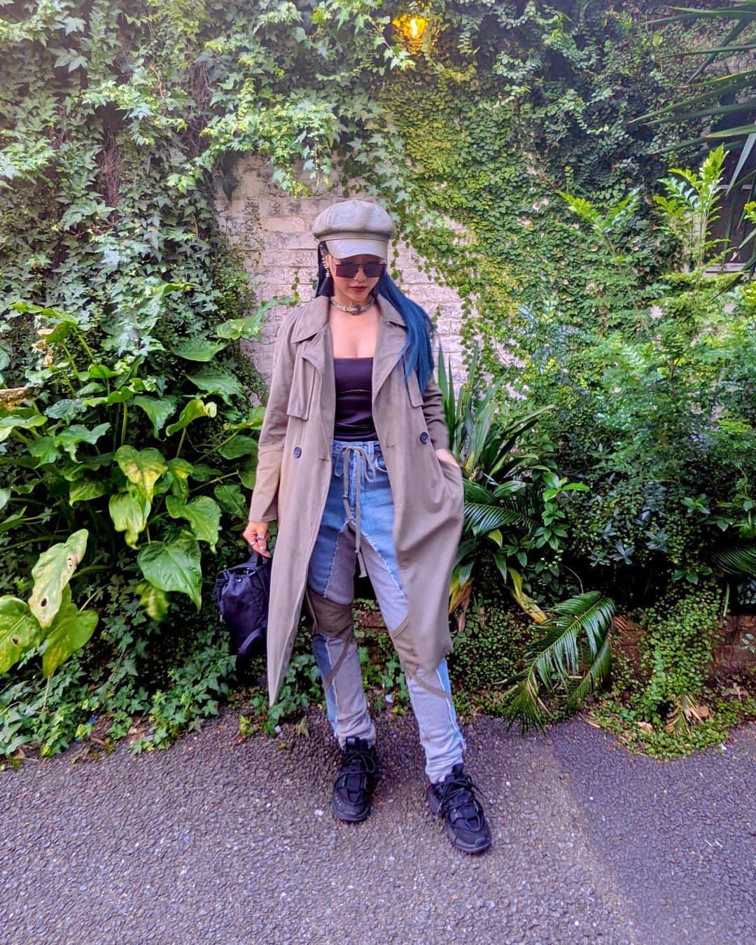 のインスタグラム：「🐈‍⬛🌿」