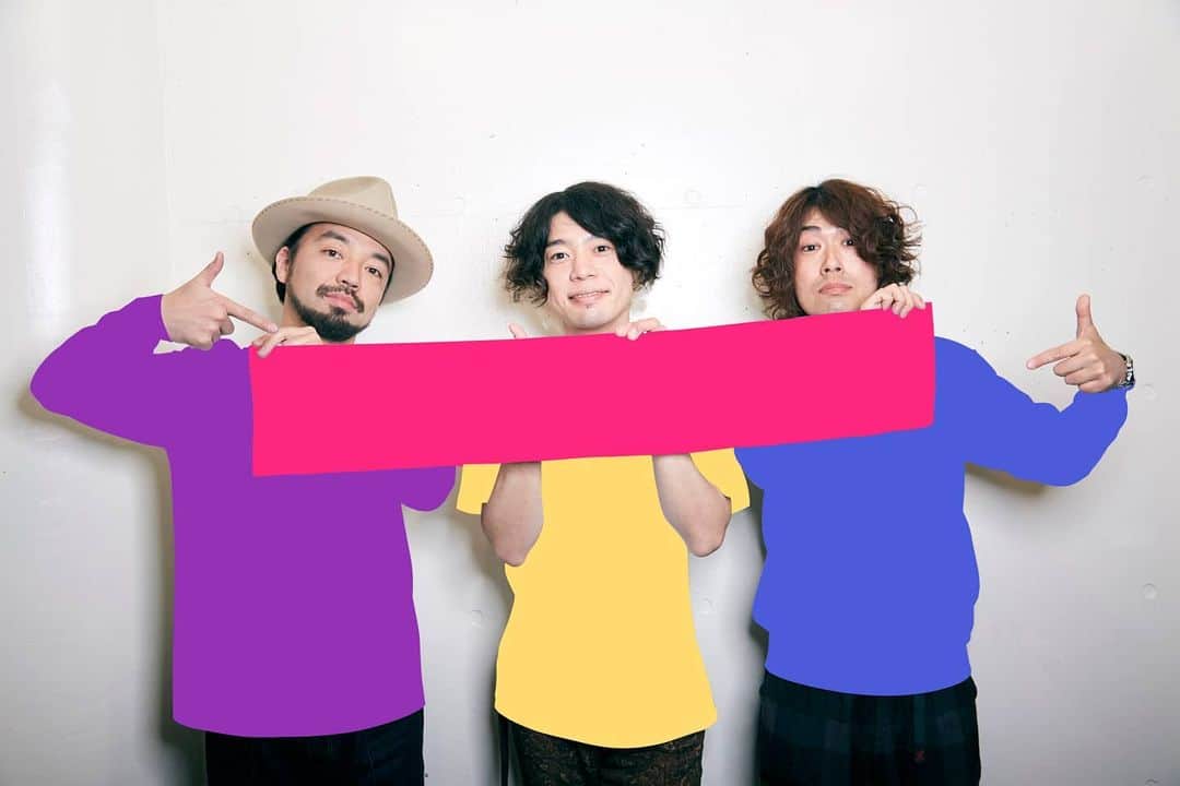 のインスタグラム：「【ライブ情報】 来週3/3(水)から始まる約1年振りの有観客ライブ「大丈夫、一つになれないならせめて二つだけでいよう」の開催を記念して、3/3(水)12:00〜 オフィシャルオンラインショップにて新しいグッズの受注受付開始します！デザインは当日発表予定です。」