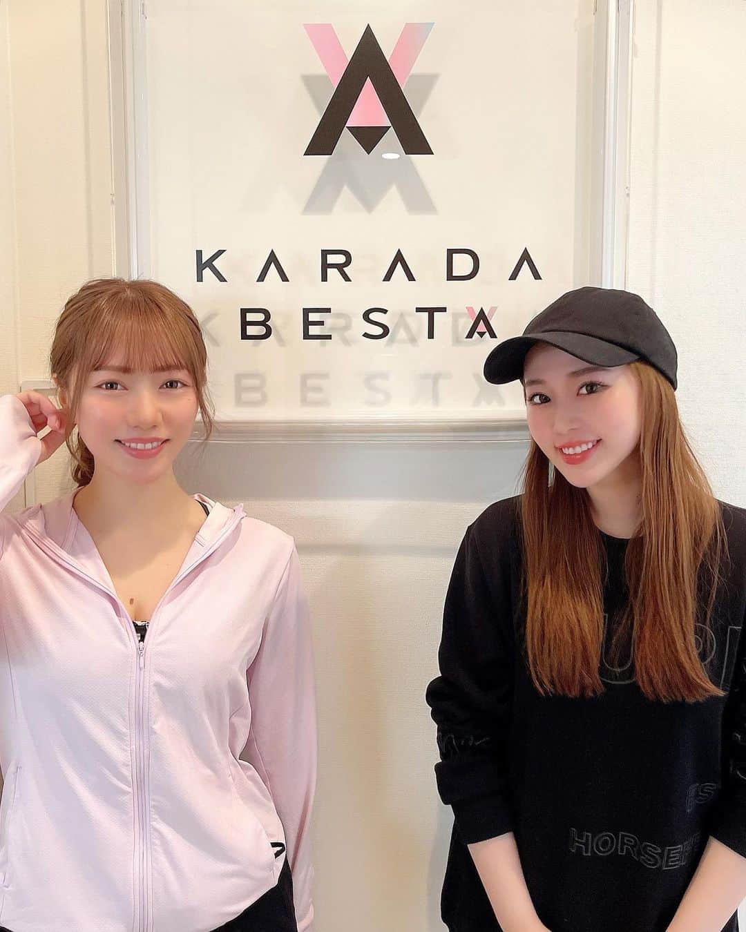 藤川沙弥のインスタグラム：「堀江にopenした @besta.tokyo へ ゆみちゃんと行ってきました🏃🏻‍♀️ 完全パーソナルのジムで セルフエステも受け放題！！😳👏🏻 筋トレしてお肌も綺麗になって 月額通い放題で ¥29800って お得すぎませんか🤭❗️ トレーニングルームは 大きな窓から太陽浴びれて清々しく トレーニングできる✨☀️  #パーソナル受け放題 #エステ受け放題 #パーソナルトレーニング　#ジム #セルフエステ　#トレーニング」