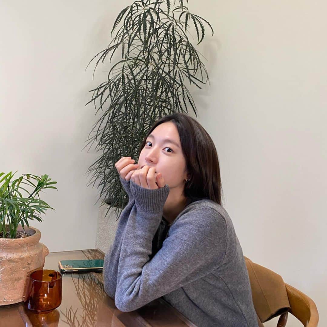 イ・ハウンのインスタグラム：「브이로그 올렸다용 ꨄ link in bio」