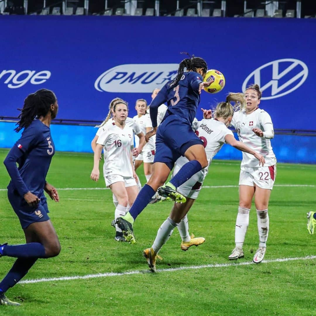 サッカー フランス代表チームさんのインスタグラム写真 - (サッカー フランス代表チームInstagram)「Deuxième victoire face à la Suisse 💪🇲🇫 L'année qui commence bien pour nos Bleues 👏 #FiersdetreBleues - Another win for les Bleues 💪🇲🇫」2月24日 18時53分 - equipedefrance