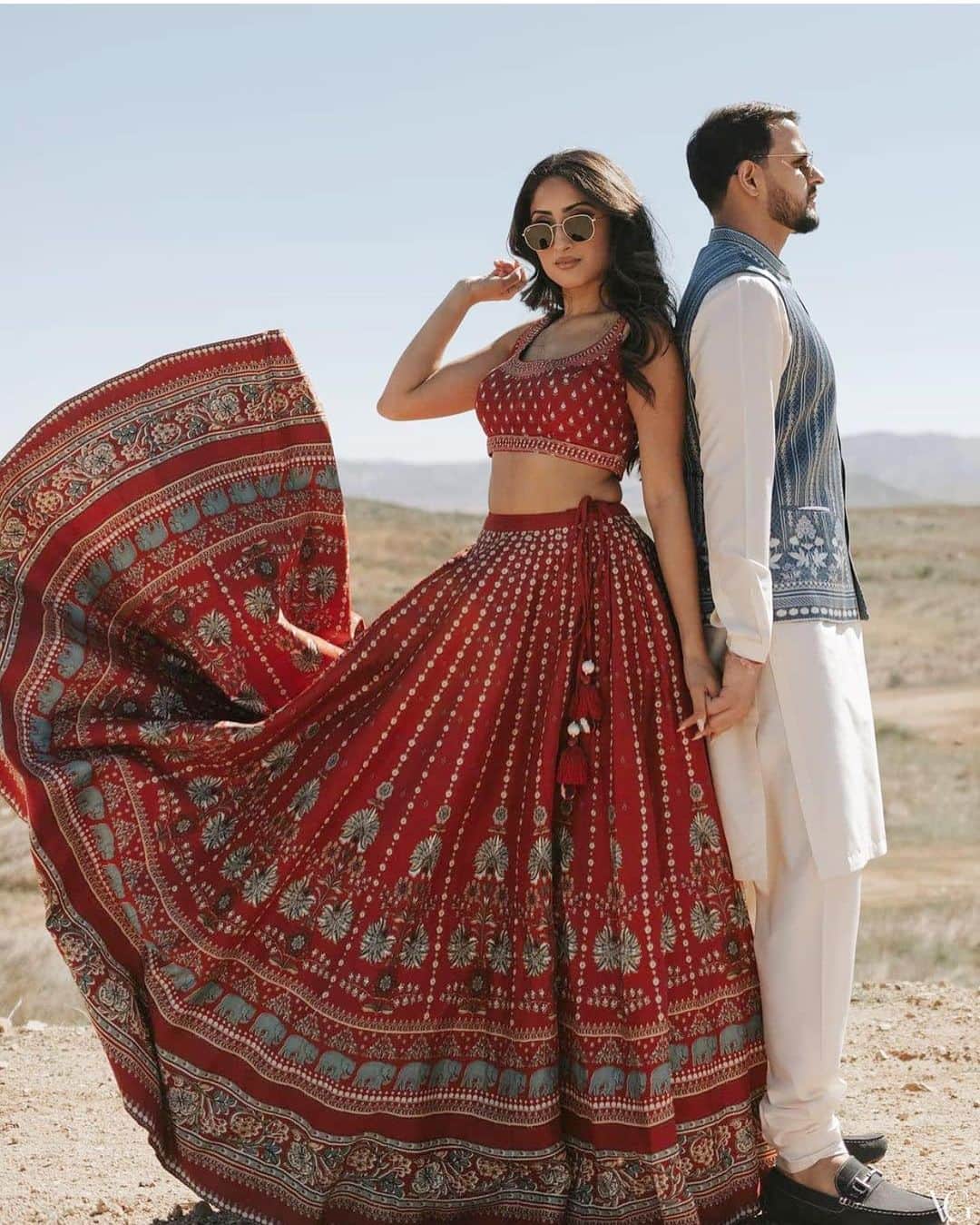 Indianstreetfashionのインスタグラム：「Mr. & Mrs. Smith ..♥️ #indianstreetfashion @indianstreetfashion #indianwedding #weddings #weddingsupplier #wedding #weddingsofinstagram #instawedding  #bridesofindia #bridesofinstagram #indianbridaloutfit #bridaloutfit #weddinglook  #bridestyle #weddingtrend #jewellery #weddinginspo #weddingplanner #weddingblogger #destinationwedding #weddingchoreography #couture #weddingjewellery #weddingshopping #weddingseason #indiandesigner @shubhnitkashish x @iamnishavig」