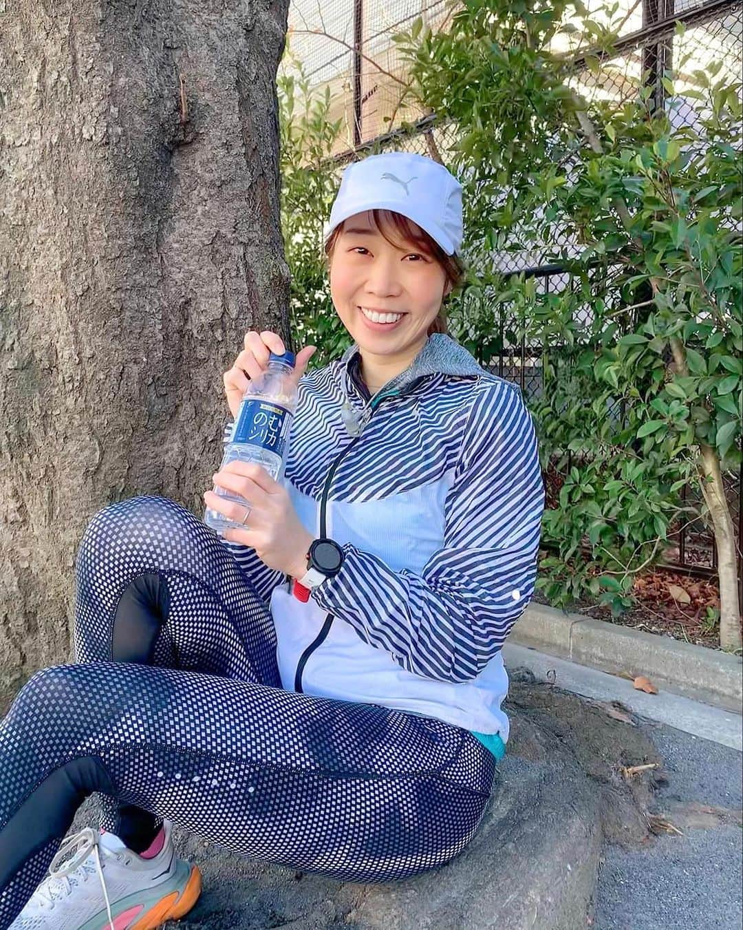 のインスタグラム：「. 👟5.9km  まだ寒い日は続くけど ランの後は必ず水分補給 1日に2リットル目標に飲んでます  のむシリカ 4大ミネラルの含有量が高くて 新陳代謝が上がる↑↑ 体の内側から改善も☺️  レシート買取アプリONEで のむシリカの購入画面をアップで 1,000ポイントで買取できます  #シリカ #シリカ水 #のむシリカ #supported #one @nomusilica_official #pr #霧島天然水 #ナチュラルミネラルウォーター  #霧島天然水 #美容 #デトックス #ダイエット #ケイ素  #ランニング女子 #running #runner #run #runninglife #runnerslife #まいrun」