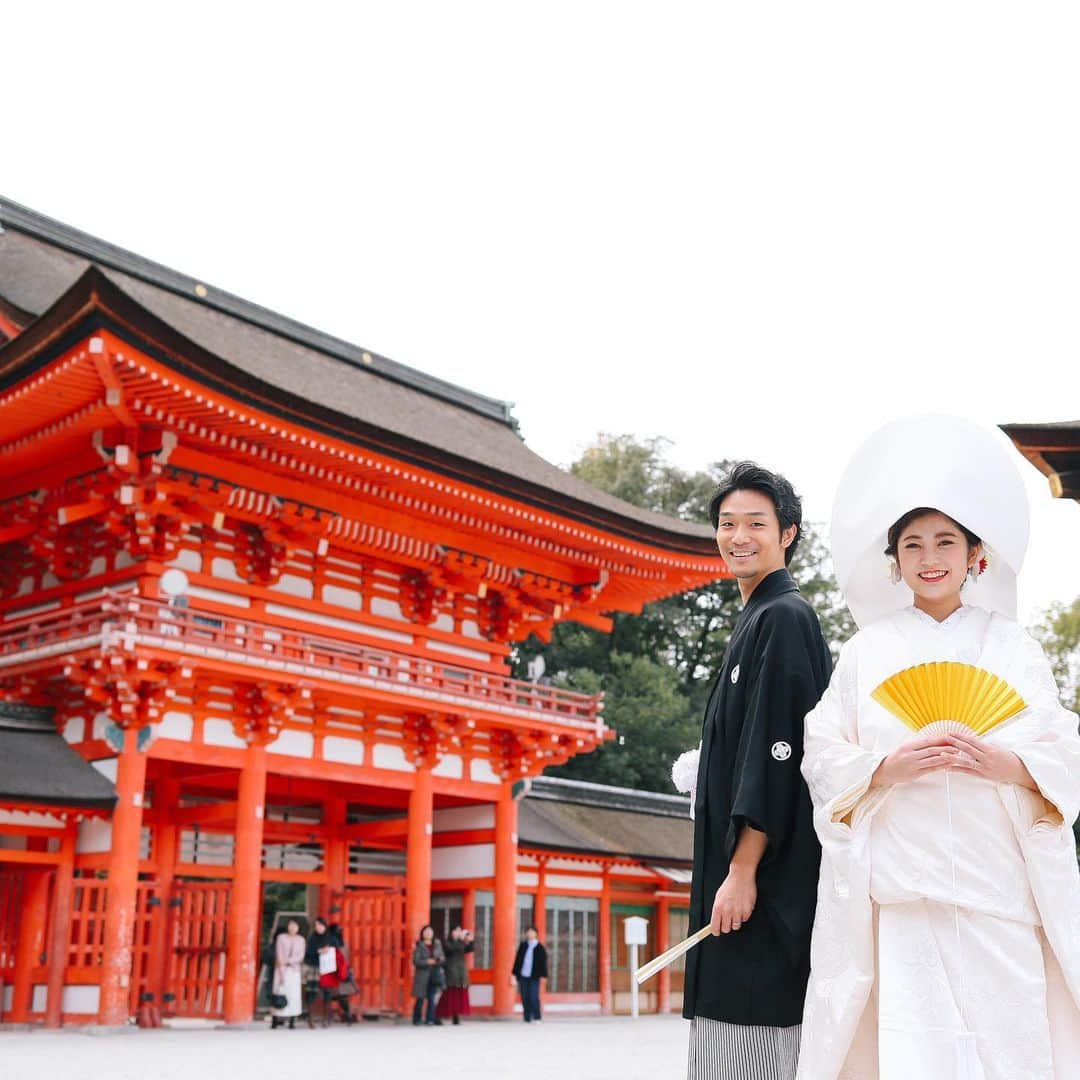 TAKAMI BRIDAL 神社和婚さんのインスタグラム写真 - (TAKAMI BRIDAL 神社和婚Instagram)「【京都ロケーションフォトプラン〜新緑特集①〜】 新緑の季節、4月下旬から5月は 気候も良く、ロケーション撮影にはお勧めのシーズンです。 京都ロケーションフォトの新緑が綺麗な撮影スポットを ご紹介します。 . ■下鴨神社 . 京都の下鴨に鎮座する古社。 京都最古の神社のひとつで、 古都京都の世界遺産としても登録されています。 糺の森の深い緑や鮮やかな赤い楼門の前で、 とっておきの一枚を。 . #前撮り #フォトウエディング #ロケーションフォト #takamibridal #和装前撮り #下鴨神社 #糺の森 #プレ花嫁 #プレ花嫁2021 #関西プレ花嫁 #白無垢 #色打掛 #着物 #神社仏閣」2月24日 18時50分 - takamibridal_wakon