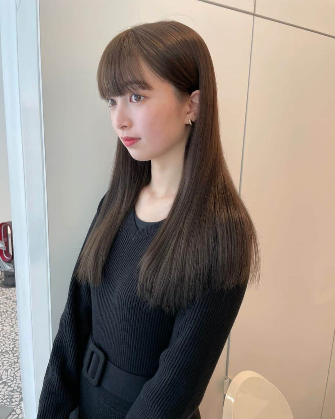 赤坂星南のインスタグラム：「ちょいと前ですが 髪の毛綺麗にしてもらいまして✌︎ @sorato_minamikawa  ストレートお久しぶりな感じです。 #SHIMA#髪型#ヘアスタイル」