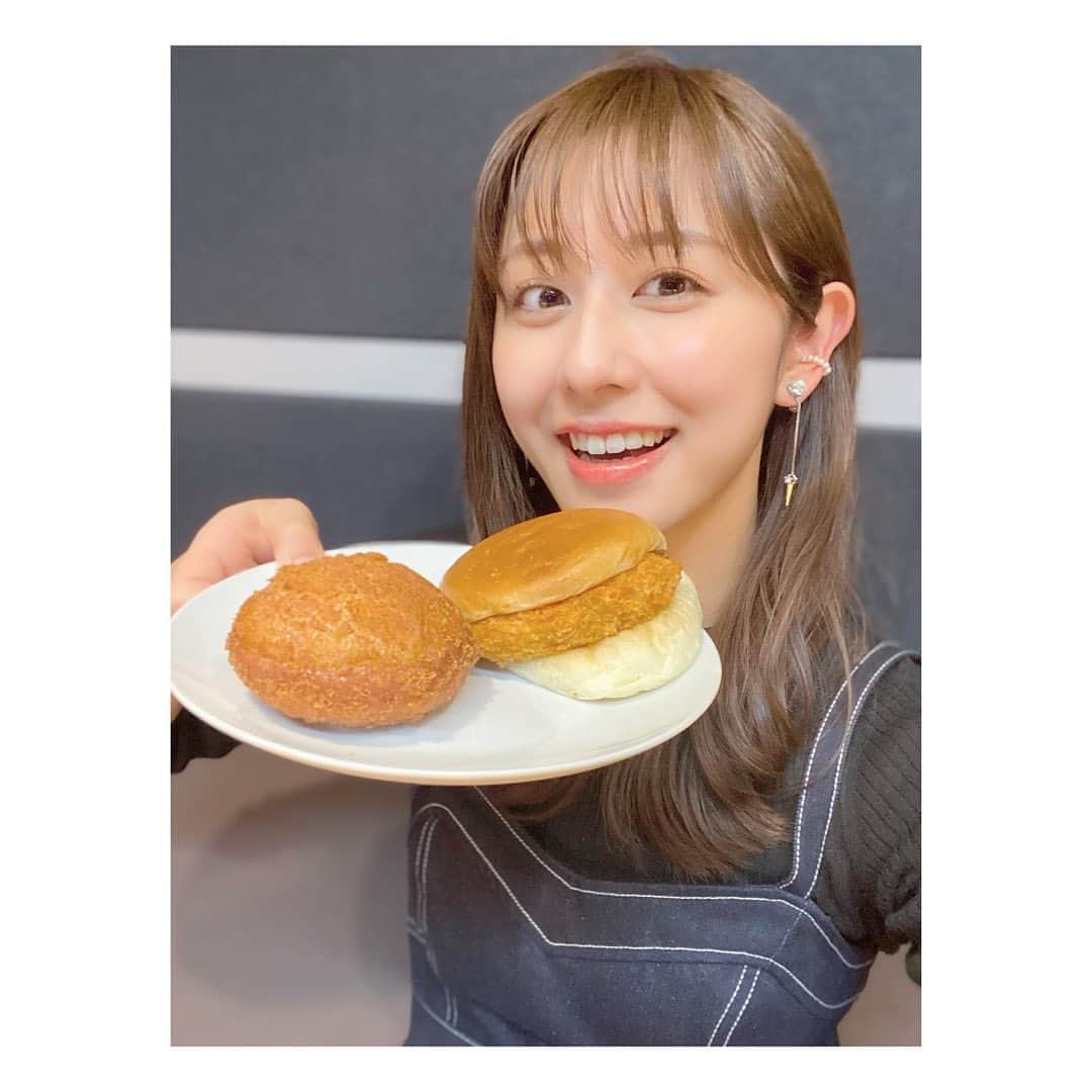 斎藤ちはるさんのインスタグラム写真 - (斎藤ちはるInstagram)「今日はコロッケパン🥪 . 番組史上初スタイル⁉︎ コロッケが大好きなあの方がゲストに😳✨ . . #なんと #サンドウィッチマン #伊達 さんが #来てくださりました #店員さん が #いつも通り #困惑 していました #秋山とパン #1時56分 から . . #斎藤ちはる#テレビ朝日アナウンサー#テレビ朝日#テレ朝#アナウンサー#秋パン#ロバート#秋山 さん#ロバート秋山 さん#サンドウィッチマン伊達 さん#コロッケ#コロッケパン#パン好き#パン#カレーパン#カレー#YouTube#パン屋#パン好き#パン屋巡り#🥪#🥐」2月24日 18時56分 - chiharu_saito_ex