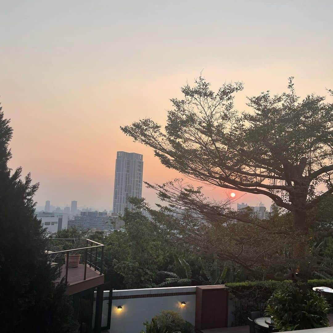 チャン・チュンニンさんのインスタグラム写真 - (チャン・チュンニンInstagram)「真的是最美 🌞」2月24日 18時58分 - jiechang_