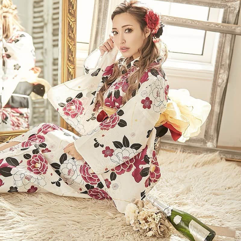 桃瀬とものインスタグラム：「3/7(日)関西コレクションに出演が決まりました💗💃🏼 Soumei × sugarのランウェイを歩くので時間がある方は見にきて下さい❤️ これを記念してソウメイガール着用の浴衣をプレゼントするキャンペーンを実施中みたいです💃🏼💓 @soumei.japan @dress_sugar のタグを付けてストーリーアップで当たるみたい👀💕  皆さん3月7日を楽しみにしていてください💛  #ソウメイガール﻿ #ソウメイ﻿ #シュガー浴衣﻿ #シュガードレス﻿ #soumei﻿ #soumeijapan﻿ #関西コレクション﻿ #kansaicollection﻿」