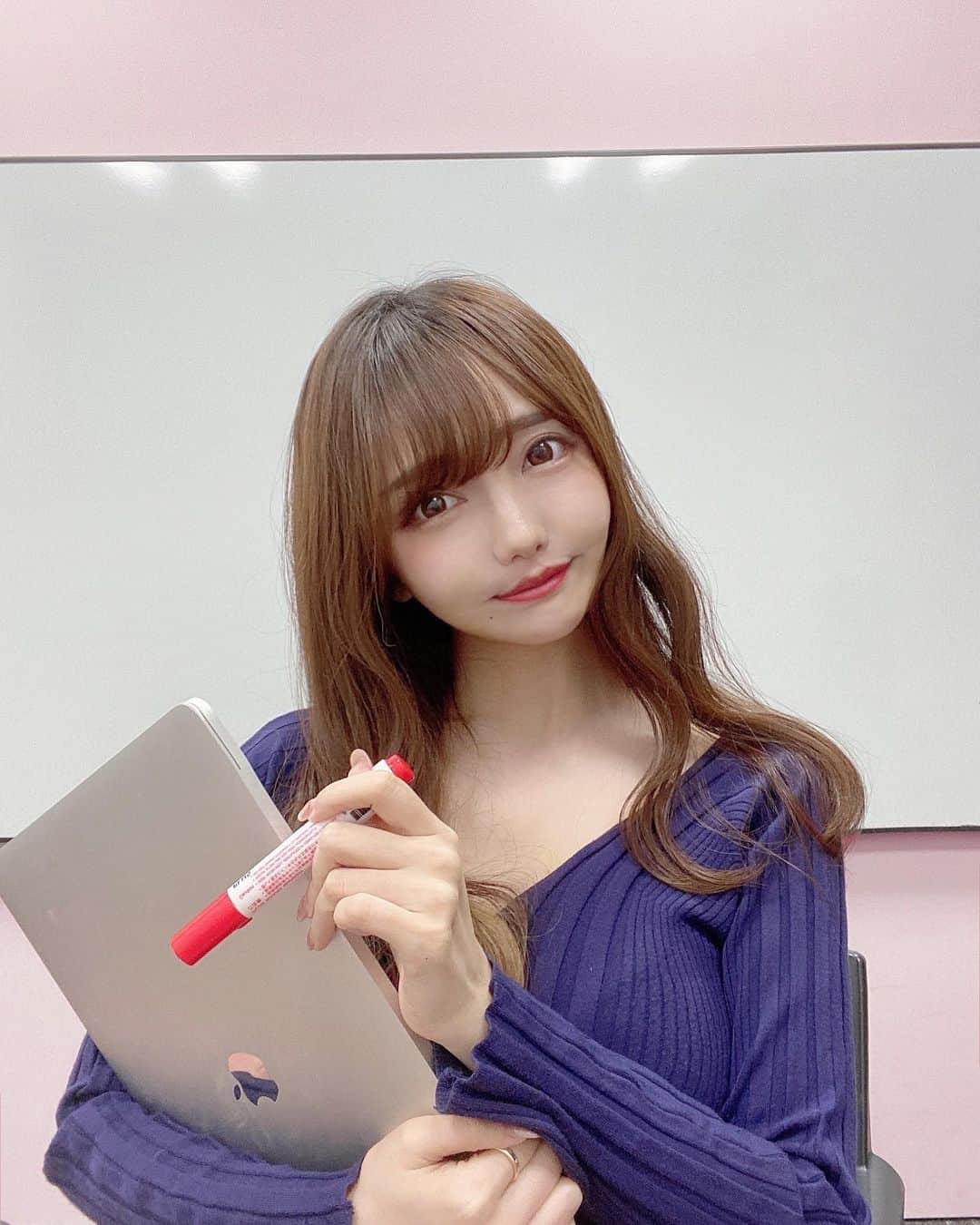 遠藤 玲奈 /endo renaのインスタグラム：「🐻‍❄️💭 お元気ですか☻？ 最近２月なのに暖かくて感覚麻痺します🤭 マスク必須なご時世だけど、 マスクとった時もお肌ちゅるちゅるで居たい😷💭 . 先着30名様限定🐻‍❄️ お得なヒゲ脱毛の情報が受けられます☻➡️ @r_m.0115  限定URLからの予約で27,720円→1,000円みたい💭 効果がなければ全額返金保証なんだとか…☻  詳しくはプロフィールのハイライトから( ¨̮ ) 先着なのでお早めにです◡̈⋆ . #メンズクリア #髭脱毛 #メンズ脱毛 ##メンクリ #PR #脱毛」