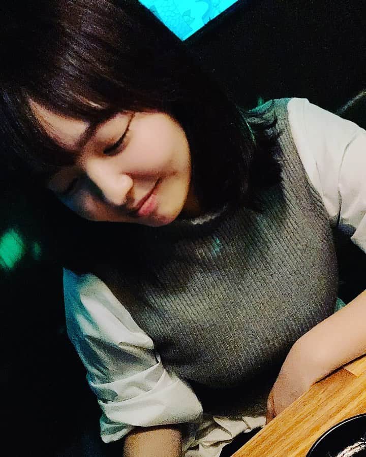 のインスタグラム：「明日南里と#tiktok ライブするよー🙋‍♀️❤️ @aki_sakura0622 でTikTokフォローしとってね😎🤟 この動画南里😇❣️」