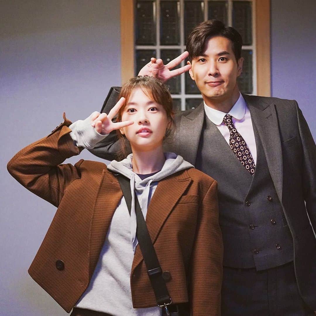 キム・ジソクのインスタグラム：「. 한방 먹이는 드라마👊🏻💥 월간집🏠 #jtbc드라마#정소민#comingsoon#봄에만나요🌸」
