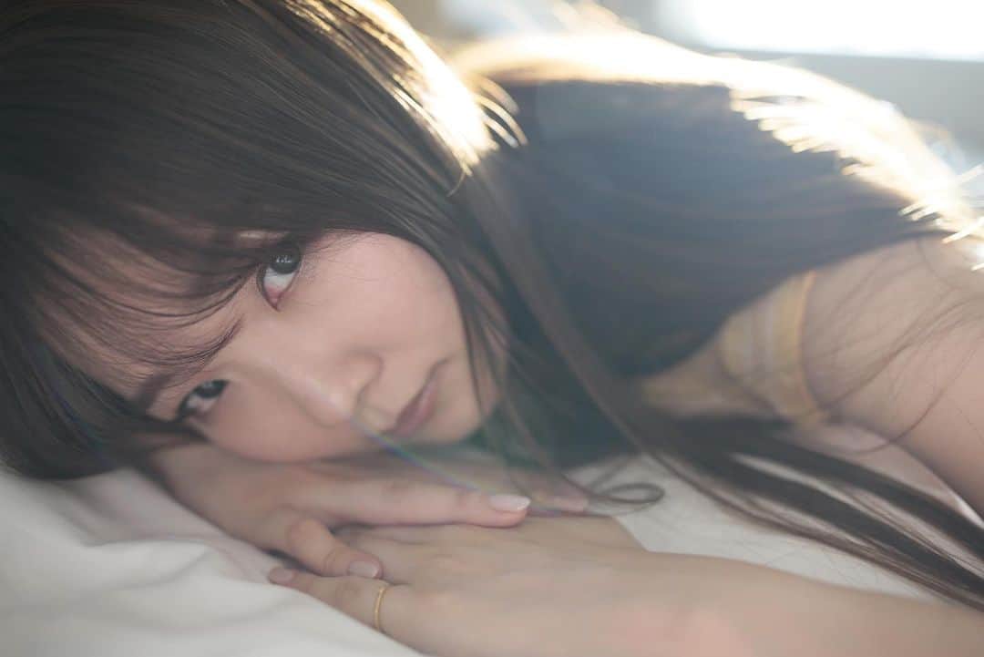 平咲夏加さんのインスタグラム写真 - (平咲夏加Instagram)「左側の顔は幼く見えるね🤔  #撮影  #ロングヘア  #longhair」2月24日 19時20分 - natuka_natsuka