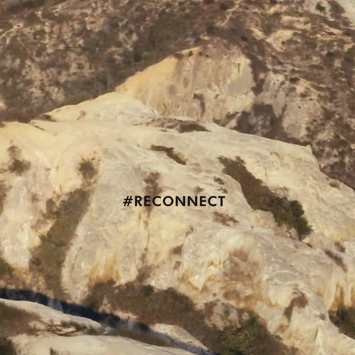 ANTEPRIMAのインスタグラム：「The unbreakable connection, stir up your emotion.  The FW21-22 Collection film will be premiered on February 25th, 13:30 Milan time .  Discover more via anteprima-mfw.com.⁣  #Reconnect #NewHorizon #SelfDiscovery #Unisex #MilanFashionWeek #FallWinter2021 #ANTEPRIMA #MFW #Milan #Japanesedesigner #HandCrafted #Fashion #Style #Italian #InstaFashion #Fashionista #アンテプリマ#ミラノ #米蘭時裝週 #ファッションウィーク」