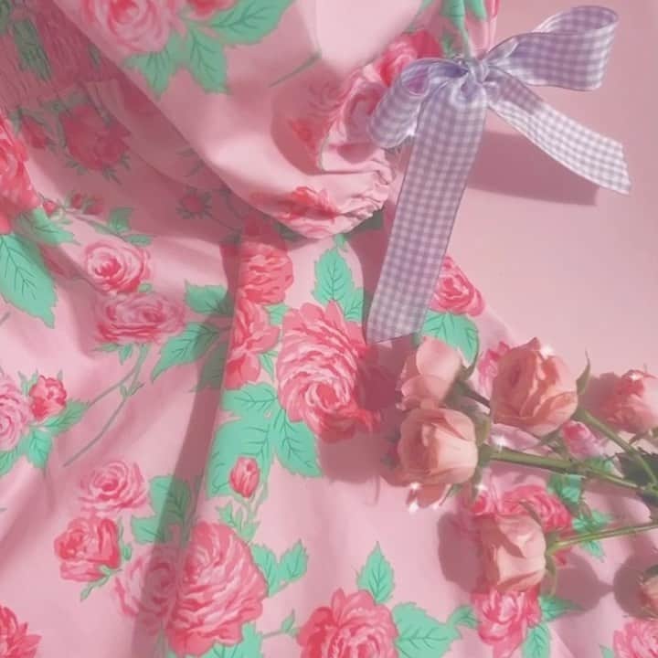 ネオンムーンのインスタグラム：「빈티지 원단 발굴단🌹🌹🌹」