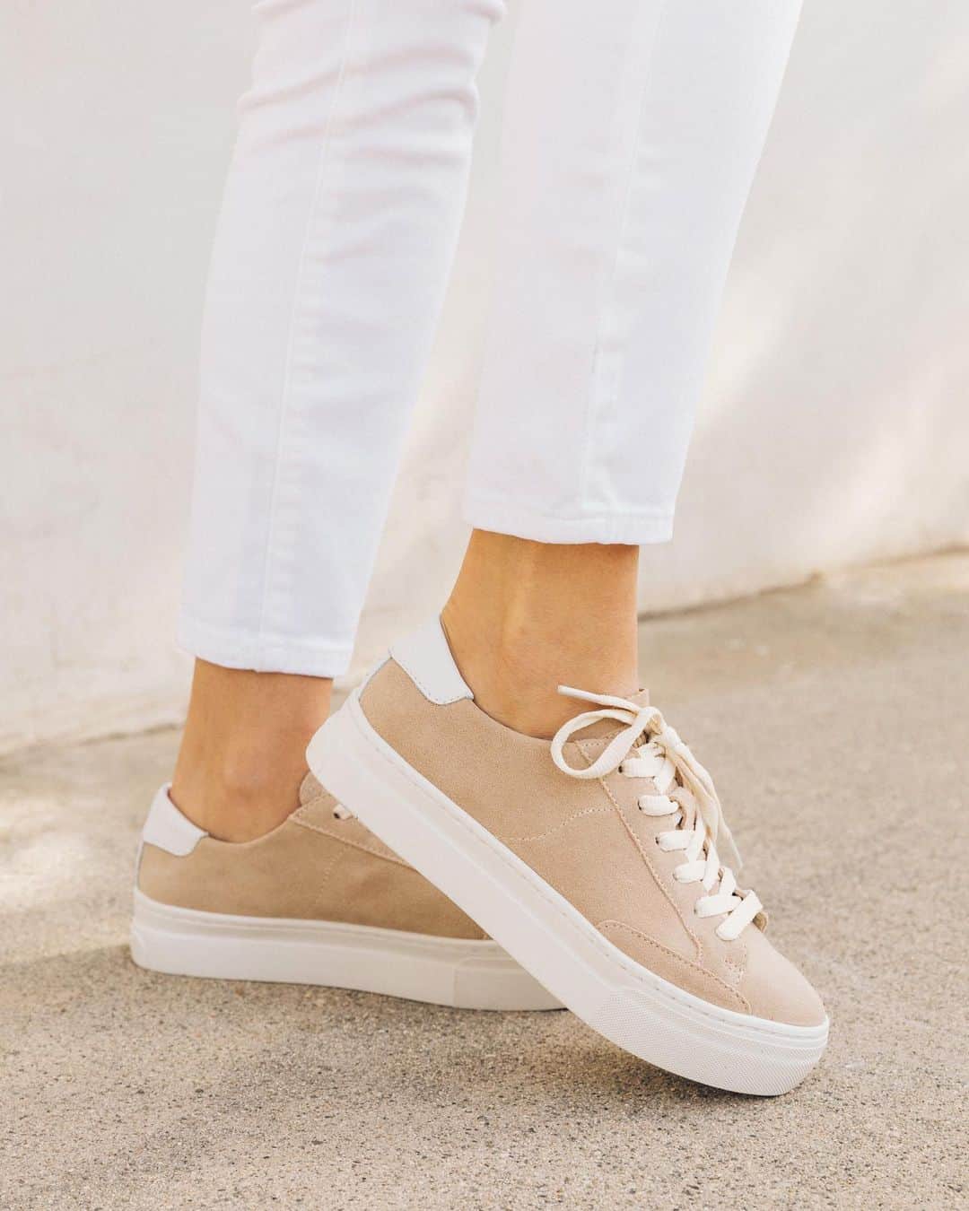 ソルドスのインスタグラム：「✨NEW✨ our best-selling ibiza platform, now in a subtle sand suede! ⁣⁣ ⁣⁣⁣⁣ shop link in bio.」