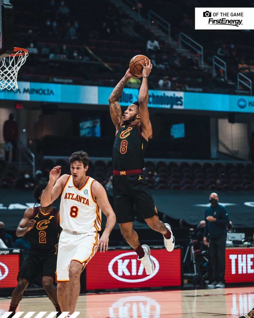 キャブスのインスタグラム：「Yes, @marstevens11 finished this dunk. 🔨 (Swipe for proof!)」