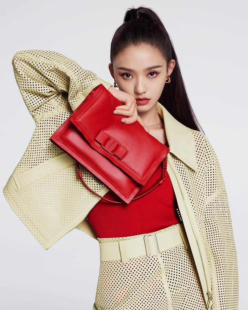 サルヴァトーレ・フェラガモのインスタグラム：「Jelly Lin makes a statement with a bold red Viva Bow Bag, crafted in a design both timeless and of its time - a contemporary classic. #VivaBowBag」