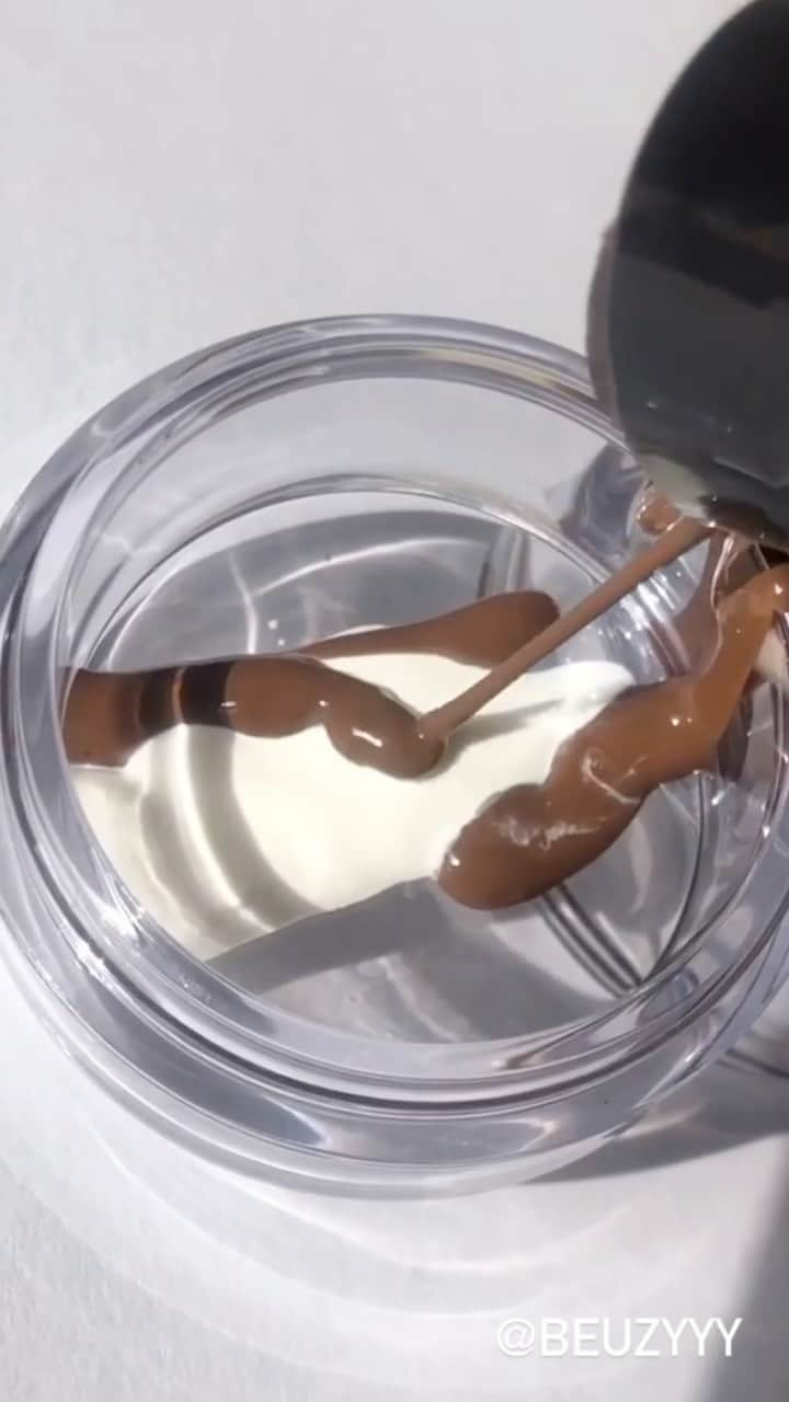 Motives Cosmeticsのインスタグラム：「Have you heard of Custom Blend? Imagine having a foundation created just for YOU. 🖤 This is what our Motives Beauty Advisors around the world do for their amazing customers. Visit the link in bio to take the custom blend analysis to be matched with a Beauty Advisor near you. #motivescosmetics   🎥: @beuzyyy」