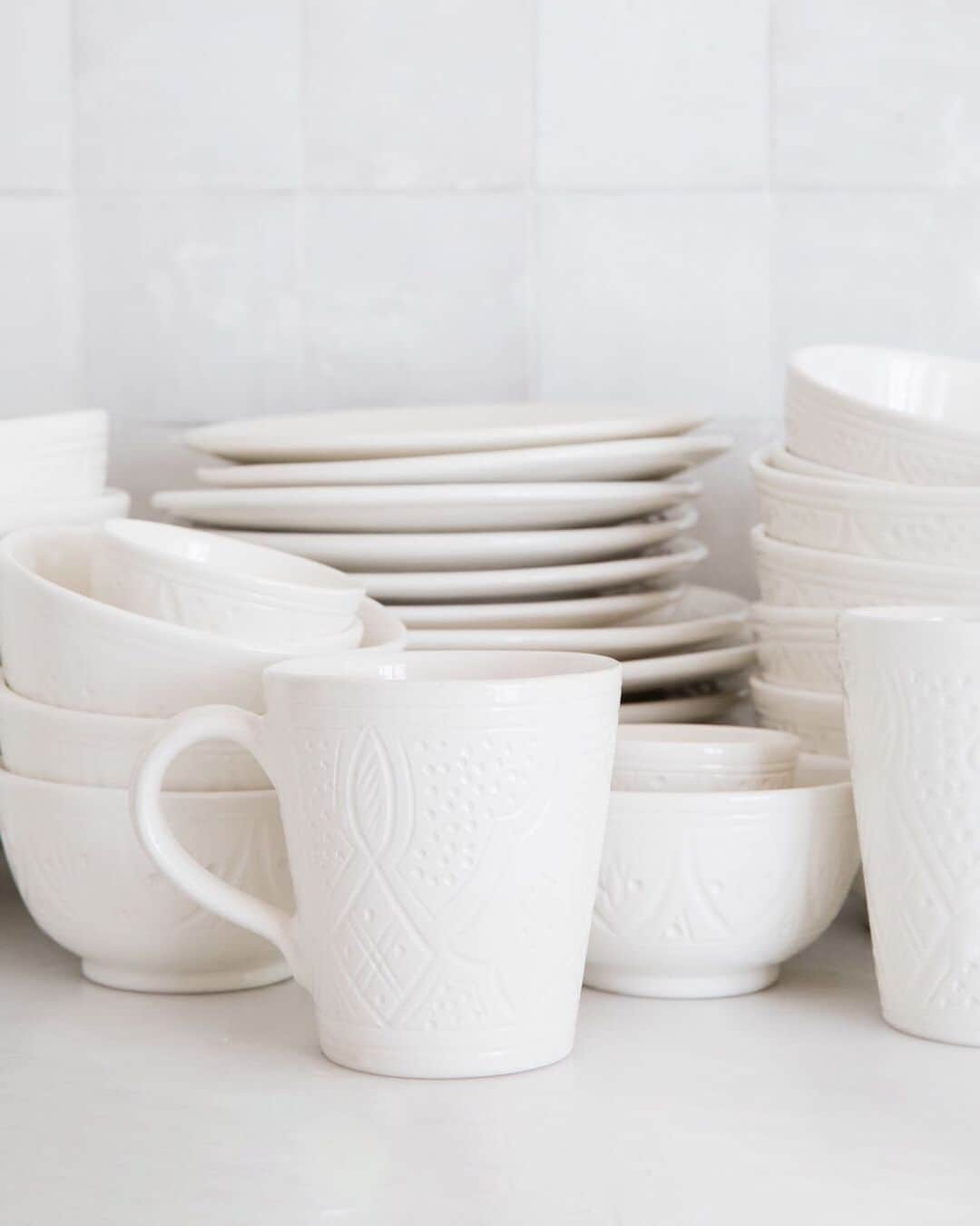 The Little Marketのインスタグラム：「Our best-selling dinnerware is back! Artisans in Morocco mold and paint each piece by hand, preserving a tradition that has been passed down through generations – now facing extinction in competition with automated mass production. Visit the link in our bio to shop to support and build your collection.」