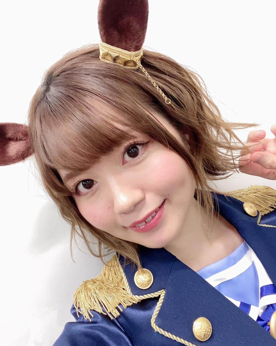 のぐちゆりのインスタグラム：「昨日の #ぱかライブtv にて！  初ウマ耳🐎！ メジロパーマーの 耳アクセが可愛いんです🐎💚 揺れるアクセが付いてるんだよー🥰  あと、偶然にも 今の髪の毛の色とウマ耳が ほぼ同じ色でなんか一体感でた！笑  #メジロパーマーなので #髪の毛ウェーブ多めにした #あげ」
