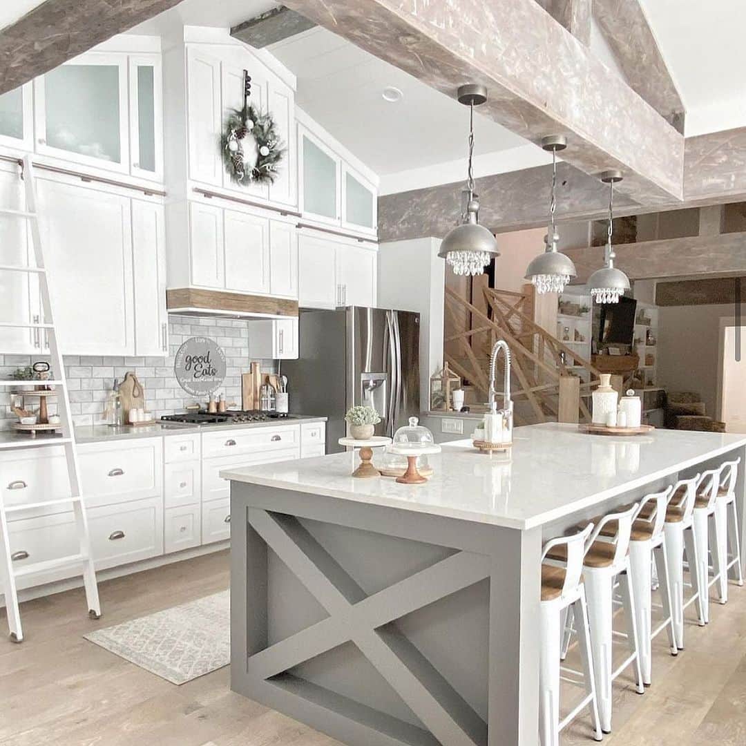 のインスタグラム：「Light and airy and lots of beautiful details! By @kira_turner」