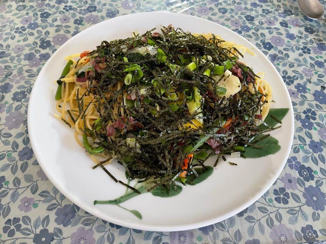 石黒彰のインスタグラム：「緑黄色野菜の和風オイスターパスタを作ってみた。😎」