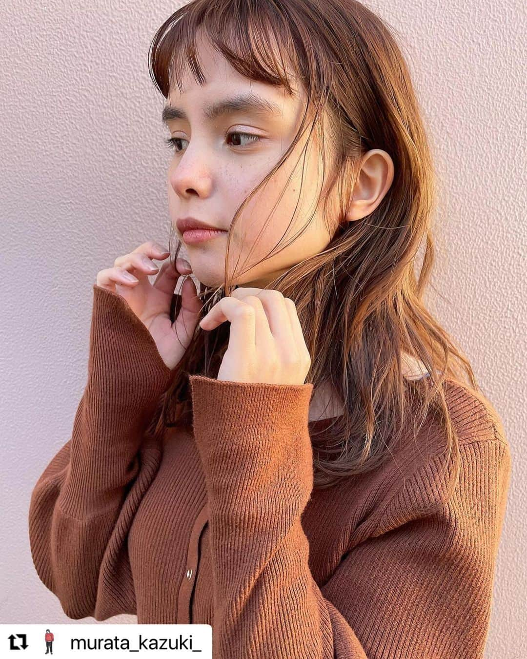 THROW 【スロウ】さんのインスタグラム写真 - (THROW 【スロウ】Instagram)「#Repost @murata_kazuki_ with @make_repost ・・・ hair by me✂️﻿ #クリアブラウン﻿ ﻿ ﻿ 暖かさのある柔らかいカラーリングが👍👍　﻿ 春は柔らかいカラーがおすすめ🌸﻿ ﻿ ﻿ ﻿ 日常に溶け込む可愛いデザインを✨　﻿ ﻿ ﻿ ﻿ ﻿ ﻿ ﻿ このような状況の中ご来店ありがとうございます😊　﻿ ﻿ ﻿ ﻿ 大変な状況ですが、気を引き締めながら頑張ります🔥　　﻿ ﻿ ﻿ ﻿ ﻿ コロナ対策﻿ ﻿ 消毒　﻿ マスク﻿ 換気　﻿ 席の間隔 ﻿ 予約制限﻿ ﻿ ﻿ ﻿ ﻿ お店でできることは徹底してます﻿ ﻿ 髪のお悩み全て解消します😊﻿ ﻿ ﻿ カウンセリングも僕の強みの一つなので、しっかり話し合いながらヘアスタイルを考えていきたいので、最初の相談のお時間はしっかりとお取りします✨ ﻿ ﻿ 安心感のある施術と接客を心がけています！！😊﻿ ﻿ ﻿ ﻿ 10代〜60代まで幅広く対応致します✨﻿ ﻿ ﻿ ﻿ ﻿ 🌿村田のこだわり🌿 ﻿ ﻿ バランス、質感、日常でまとまるスタイルを考えて切っています✨ ﻿ ﻿ ﻿ ﻿ ☑︎毎朝のスタイリングが上手くいかない﻿ ﻿ ☑︎髪質、髪型にお悩みの方 ﻿ ﻿ ☑︎気分を変えたい方 ﻿ ﻿ ☑︎自分にどんな髪型が似合うのか ﻿ ﻿ ☑︎小顔にみせたい ﻿ ﻿ ﻿ ⭐️一度お任せください ﻿ ﻿ ﻿ DMでカウンセリングも可能です！😊 ﻿ ご気軽にご連絡ください✨ ﻿ ﻿ ﻿ ﻿ ﻿ ﻿ ﻿ 【ご予約方法】 ﻿ ホットペッパー、TEL、LINE 、DMでもご相談ください🙇　﻿ ﻿ ﻿ 【営業時間】　﻿ 火、水、金、土曜日　10：00 〜20：00 ﻿ 木、日曜日 　10：00〜19：00﻿ ﻿ ﻿ 【場所】　﻿ BLANDO ﻿ TEL 03-5969-8853 ﻿ ﻿ 東京都調布市仙川町1-16-8マルジュウビル2F ﻿ 京王線　仙川駅　徒歩3分　﻿ ﻿ ﻿ #blando#muratastyle#仙川#調布#京王線#ロブ#ボブ#切りっぱなしボブ#レザーカット#ショートボブ#カジュアル#ヘルシー#ナチュラル#アレンジ#ヘアアレンジ#スロウカラー#lala_hair#シースルーバング#ミルクティーカラー#おくれ毛#あざと可愛い#インナーカラー#プレミアムストレート#throwcolor ﻿ ﻿ ﻿ ﻿」2月24日 11時15分 - throwcolor