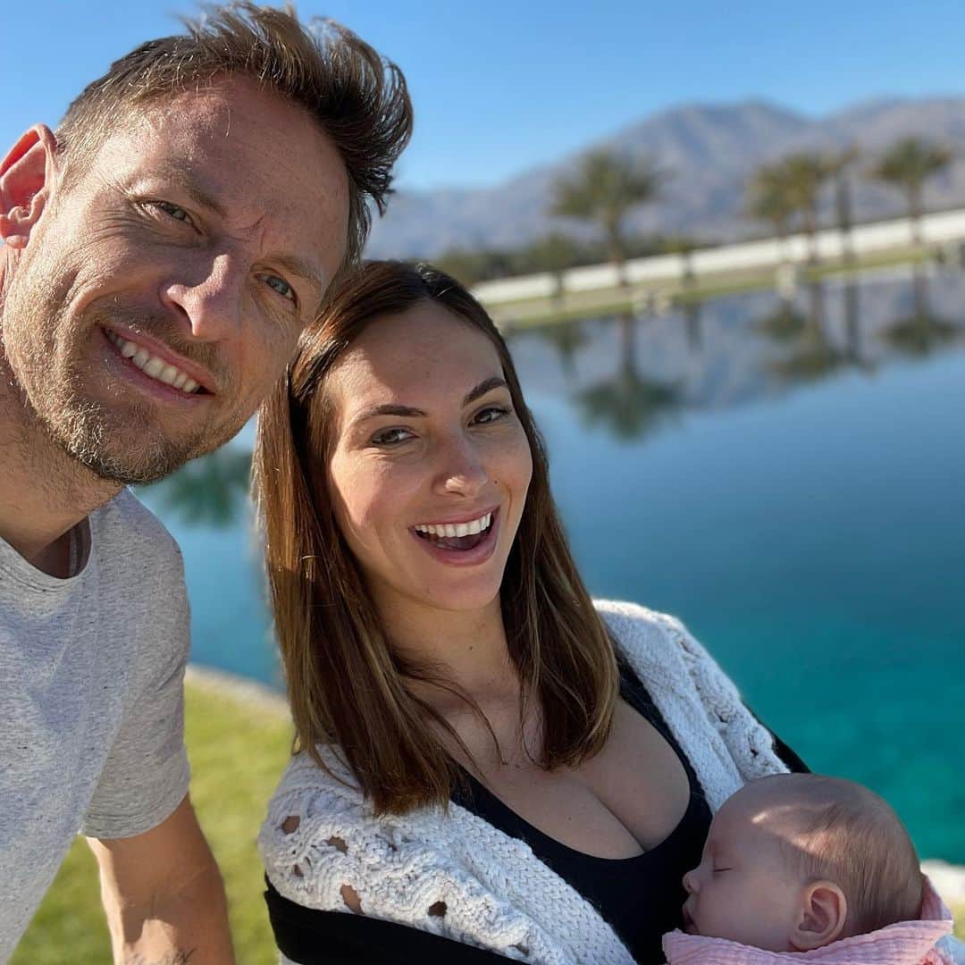 ジェンソン・バトンのインスタグラム：「Lovely family vacay this past weekend down in Palm Springs.」