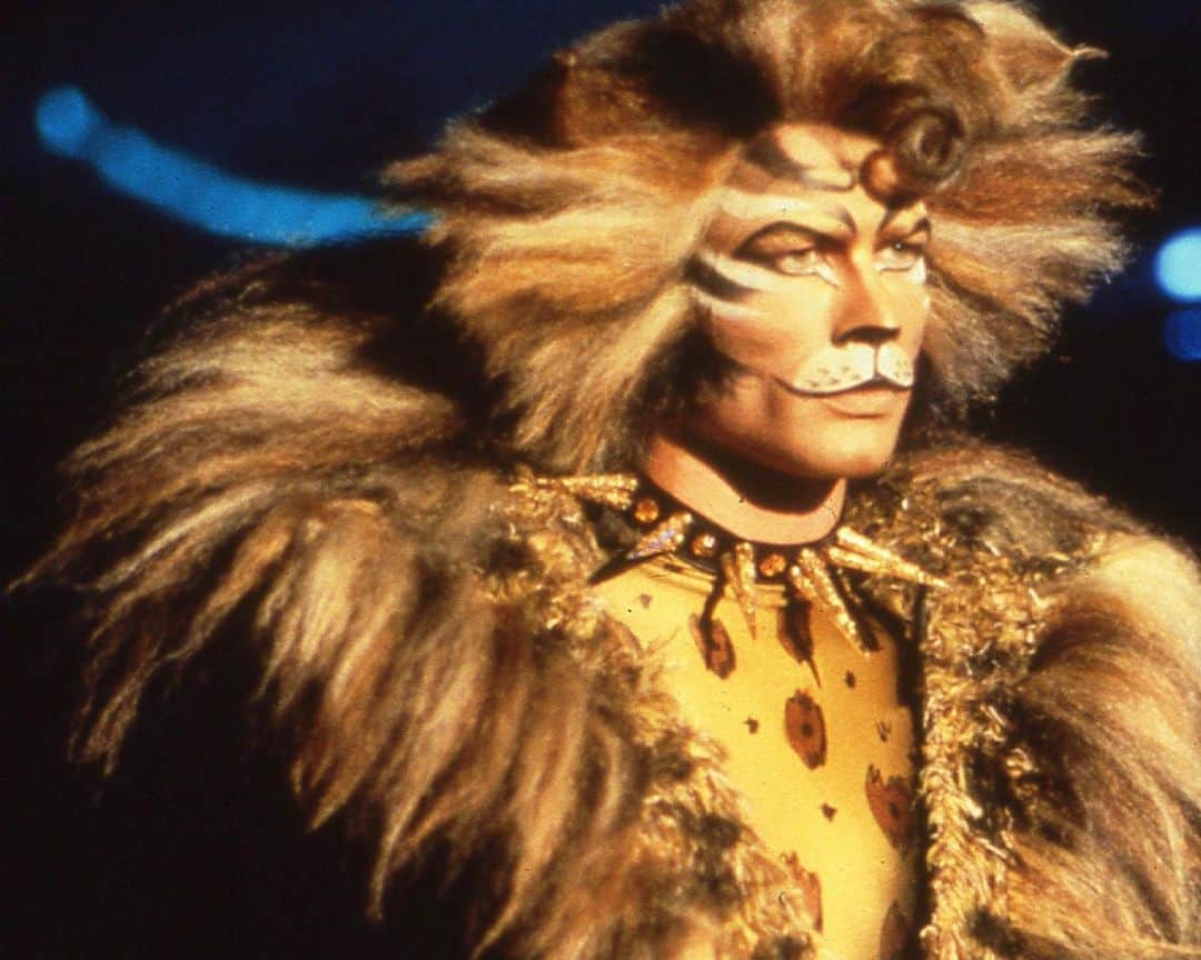 キャッツのインスタグラム：「The Rum Tum Tugger is a curious cat.」