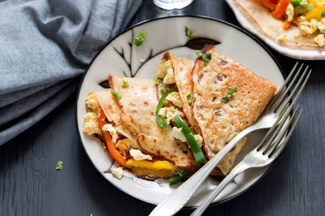 Archana's Kitchenさんのインスタグラム写真 - (Archana's KitchenInstagram)「Whole Wheat Crepe With Eggs And Roasted Peppers Recipe is a perfect breakfast dish that has all the right elements like eggs, roasted bell peppers and seasoning. It is a healthy dish that even your kids will love!  Search for the recipe “Whole Wheat Crepe With Eggs And Roasted Peppers” in our app. Link to the app in the bio @archanaskitchen . . . . . #recipes #easyrecipes #breakfast #Indianbreakfast #archanaskitchen #healthylifestyle #eating #highprotein #breakfastclub #cheesetoast #cheesechilli #Cheesechillitoast #homemadefood #eatfit #cooking #food #healthyrecipes #foodphotography #recipeoftheday #comfortfood #deliciousfood #delicious #instayum #food」2月24日 11時30分 - archanaskitchen