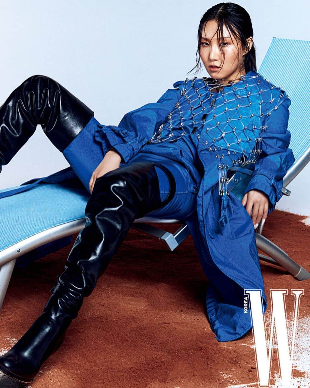 のインスタグラム：「Hwasa x W Korea  #mamamoo #마마무 #hwasa #화사 #hyejin #ahnhyejin #moonbyul #solar #wheein #moomoo #kpop #girlgroup #gg #kpopgirlgroup」