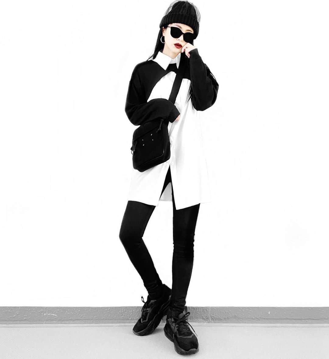 lve_xxxxのインスタグラム：「.﻿ .﻿ ﻿ ⚫️ ⚪️﻿﻿ 𝗺𝗼𝗻𝗼𝘁𝗼𝗻𝗲 𝗰𝗼𝗱𝗲 ﻿ (いつもの事) ﻿ ʟᴀʏᴇʀᴇᴅ ꜱʜɪʀᴛ ᴏɴᴇ-ᴘɪᴇᴄᴇ の﻿ ｼｬﾂの着回し✌️﻿ ﻿ 別々でも使えるのは﻿ お得感あって好き🤭🖤﻿ ﻿ ﻿ －－－－－－－－－－－－－－－－－－﻿ ﻿ その他ｺｰﾃﾞｱｲﾃﾑ詳細は﻿ WEARをご覧くださいませ。﻿ ﻿ ﾌﾟﾛﾌｨｰﾙのURLよりご覧頂けます☺︎﻿ ﻿ WEARもfollow﻿ 宜しくお願い申し上げます！﻿ ﻿ －－－－－－－－－－－－－－－－－－ ﻿ ﻿ ﻿」