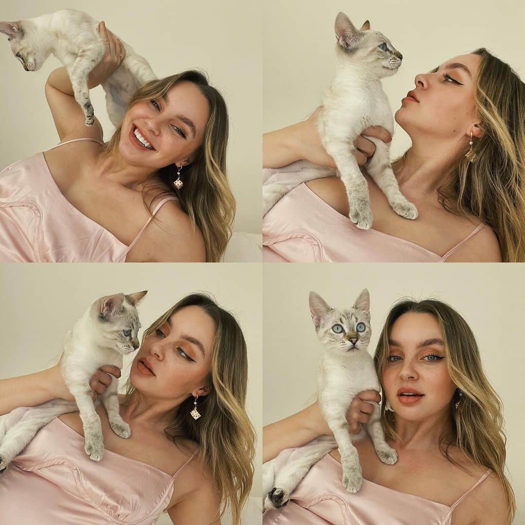 アレクサ・ロジーのインスタグラム：「Ruth, if you’re going to live rent free at least pretend you like me 💖😹  Dress @emmaleger x @beginningboutique  Earrings from @charlie.beads x @shopzuck」