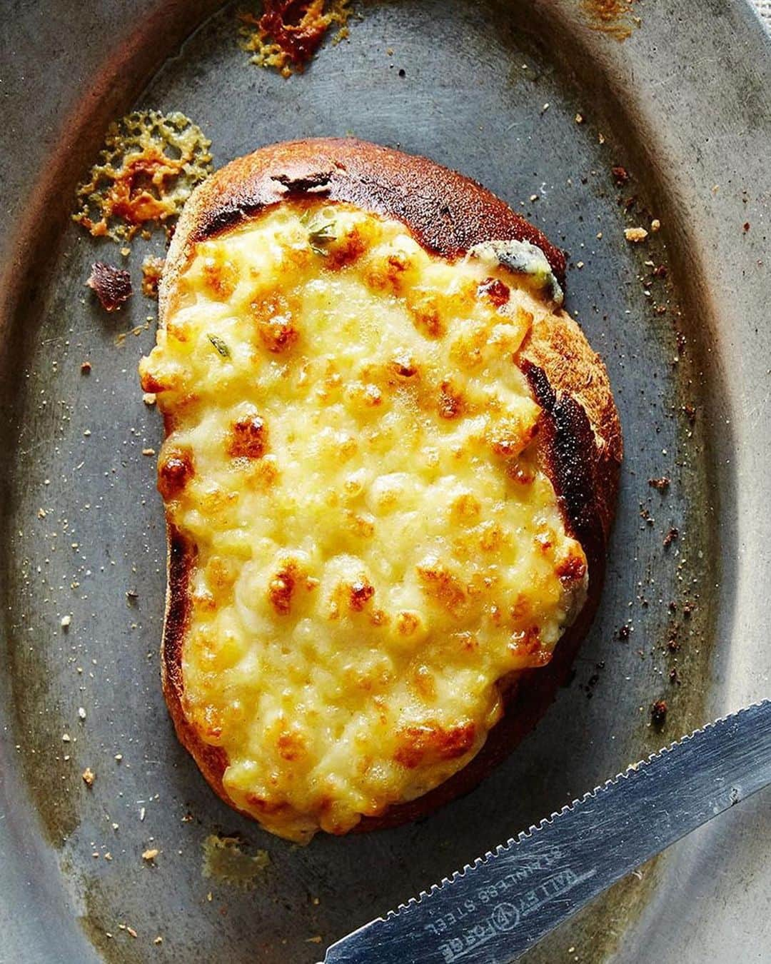 Food52さんのインスタグラム写真 - (Food52Instagram)「It doesn't matter what type of cheese it is as long as it's sitting on top of some toast—right @londonbruncher, @lilybubbletea, and @brindayesterday?! Join the cheesy toast extravaganza by making @savor.this' Ooey Gooey Toasted Cheese (fourth pic!) for yourself at the link in bio. 📸: @jamesransom_nyc #f52grams #f52community」2月24日 12時02分 - food52