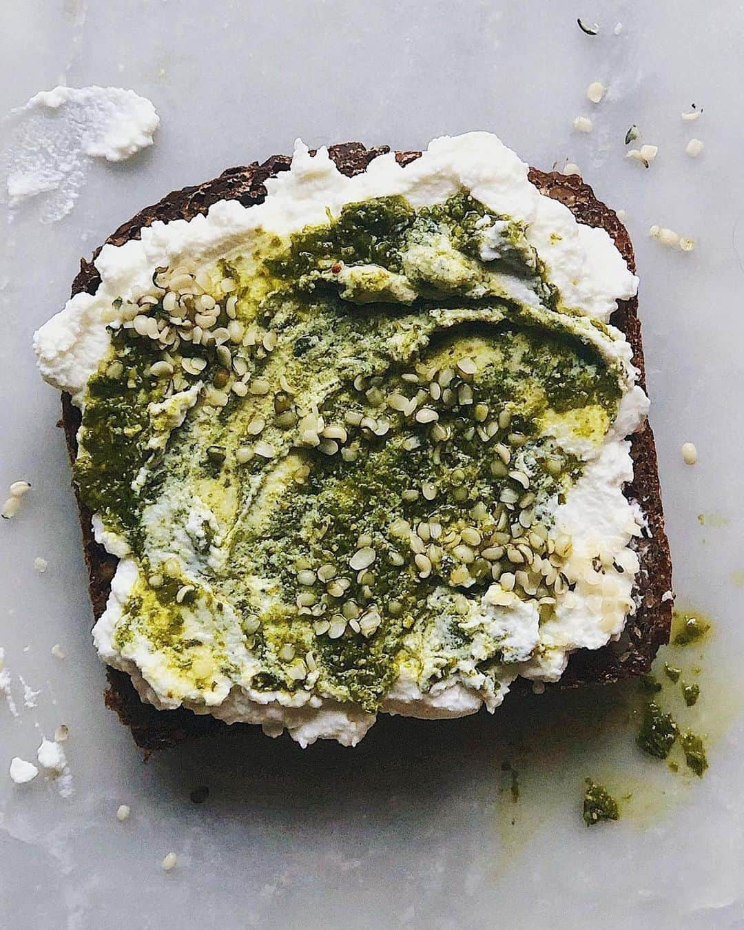 Food52さんのインスタグラム写真 - (Food52Instagram)「It doesn't matter what type of cheese it is as long as it's sitting on top of some toast—right @londonbruncher, @lilybubbletea, and @brindayesterday?! Join the cheesy toast extravaganza by making @savor.this' Ooey Gooey Toasted Cheese (fourth pic!) for yourself at the link in bio. 📸: @jamesransom_nyc #f52grams #f52community」2月24日 12時02分 - food52