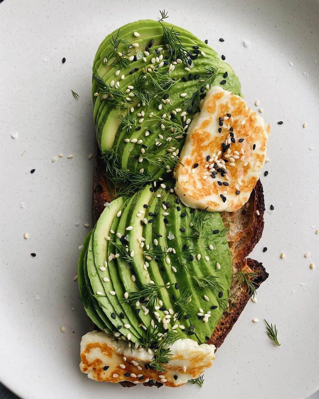 Food52さんのインスタグラム写真 - (Food52Instagram)「It doesn't matter what type of cheese it is as long as it's sitting on top of some toast—right @londonbruncher, @lilybubbletea, and @brindayesterday?! Join the cheesy toast extravaganza by making @savor.this' Ooey Gooey Toasted Cheese (fourth pic!) for yourself at the link in bio. 📸: @jamesransom_nyc #f52grams #f52community」2月24日 12時02分 - food52
