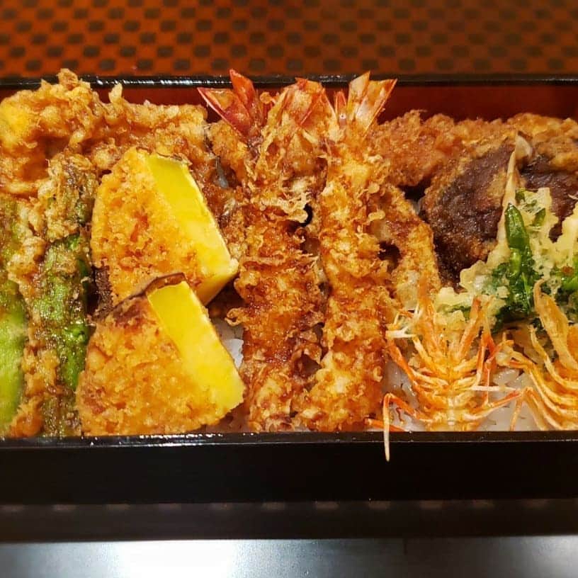 Ginza ONODERA Groupさんのインスタグラム写真 - (Ginza ONODERA GroupInstagram)「【緊急告知】  「3月6日(土)横浜FCホーム開幕戦」 銀座おのでらスタグル付きチケットを販売することになりました‼️  チケットの購入は『横浜FCチケット』まで👌  いよいよ開幕戦まであと3日⚽ 今年も銀座おのでらは横浜FCを応援致します💪 目指せトップ10‼️  #銀座おのでら #ginzaonodera #鮨銀座おのでら #天ぷら銀座おのでら東銀座店 #天ぷら銀座おのでら並木通り店 #tempura_onodera #薪焼銀座おのでら #ミシュラン一つ星 #ミシュラン東京 #ミシュラン掲載店 #太巻き #カツサンド #天丼 #パエリア #Jリーグ開幕 #2021のヒーローになれ #yokohamafc #横浜FC #RECORDTHEBLUE #スタグル」2月24日 12時03分 - ginzaonodera