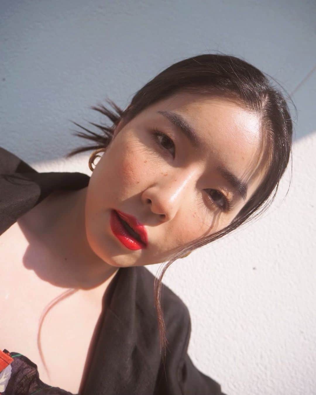 GYEON SEOのインスタグラム：「_* freckles and red lips 🍄 . . @paintphetploy  @khantarot_ball」