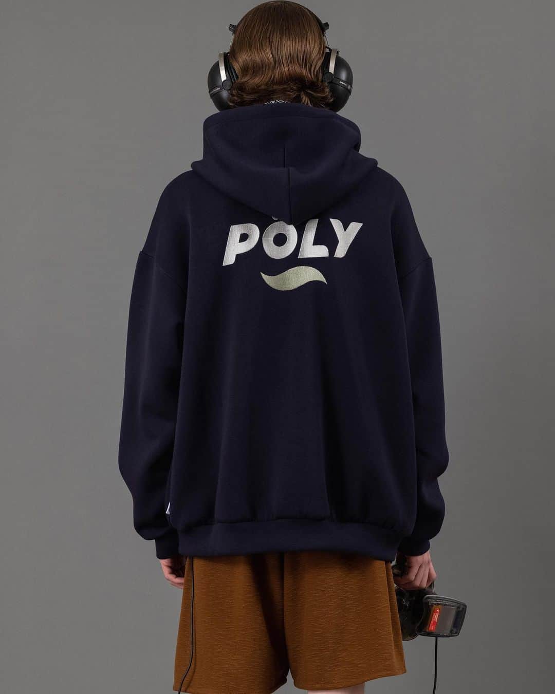 POLYさんのインスタグラム写真 - (POLYInstagram)「■Logo zip hoodie【Navy】 ■Network graphic longT【Brown】 ■Knit half pants【Brown】」2月24日 12時00分 - _is_poly