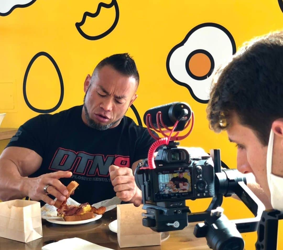 Hidetada Yamagishiさんのインスタグラム写真 - (Hidetada YamagishiInstagram)「Visited Egg Sammie @egg.sammie for the first time for some delicious egg sandwiches! Stay tuned for my restaurant report on my YouTube (link in my bio) 😋  エッグサミーさんへ食レポの撮影。たまごサンドの専門店、いやうまかったな。 #eggsammie #lasvegasfoodie」2月24日 12時05分 - hideyamagishi