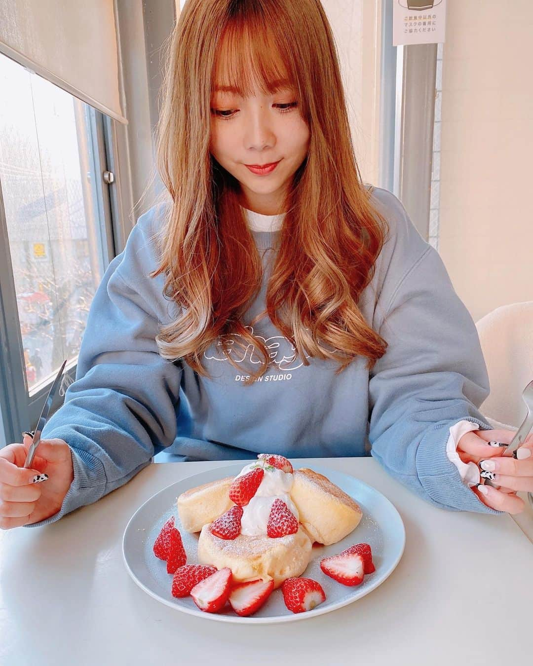 西村季里子さんのインスタグラム写真 - (西村季里子Instagram)「・  「パンケーキ食べたい🥞🍴」  って日、あるよね？たまに。  この日は朝起きてパンケーキ食べたすぎて 友だち召喚して付き合ってもらった🥺  意外にも行ったことがなかった FLIPPER'Sのパンケーキ🥞🍓  ふんわふわでとろけた〜美味しかった〜 お休みの日は朝から フレンチトーストかパンケーキ食べてる✌🏻  #パンケーキ#パンケーキ食べたい  #pancakes#flippers#自由が丘#渋谷 #いちご#いちごのパンケーキ#🍓 #ふわふわ#ほぼ空気#ゼロカロリー #follow#followｍe#lunch」2月24日 12時06分 - kiriko_nishimura