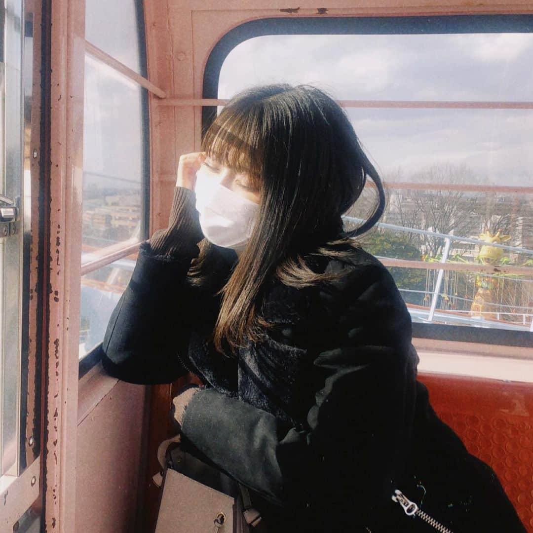 宮川里奈のインスタグラム：「髪の毛のびてきて嬉しい〜🙈 あと、今日スノボする夢みて 朝起きてから首すごい痛いから 多分寝てる間にほんとにスノボしてたのかもしれない🧐（寝違えただけ） 最近はいい夢いっぱいみるから楽しい😎」