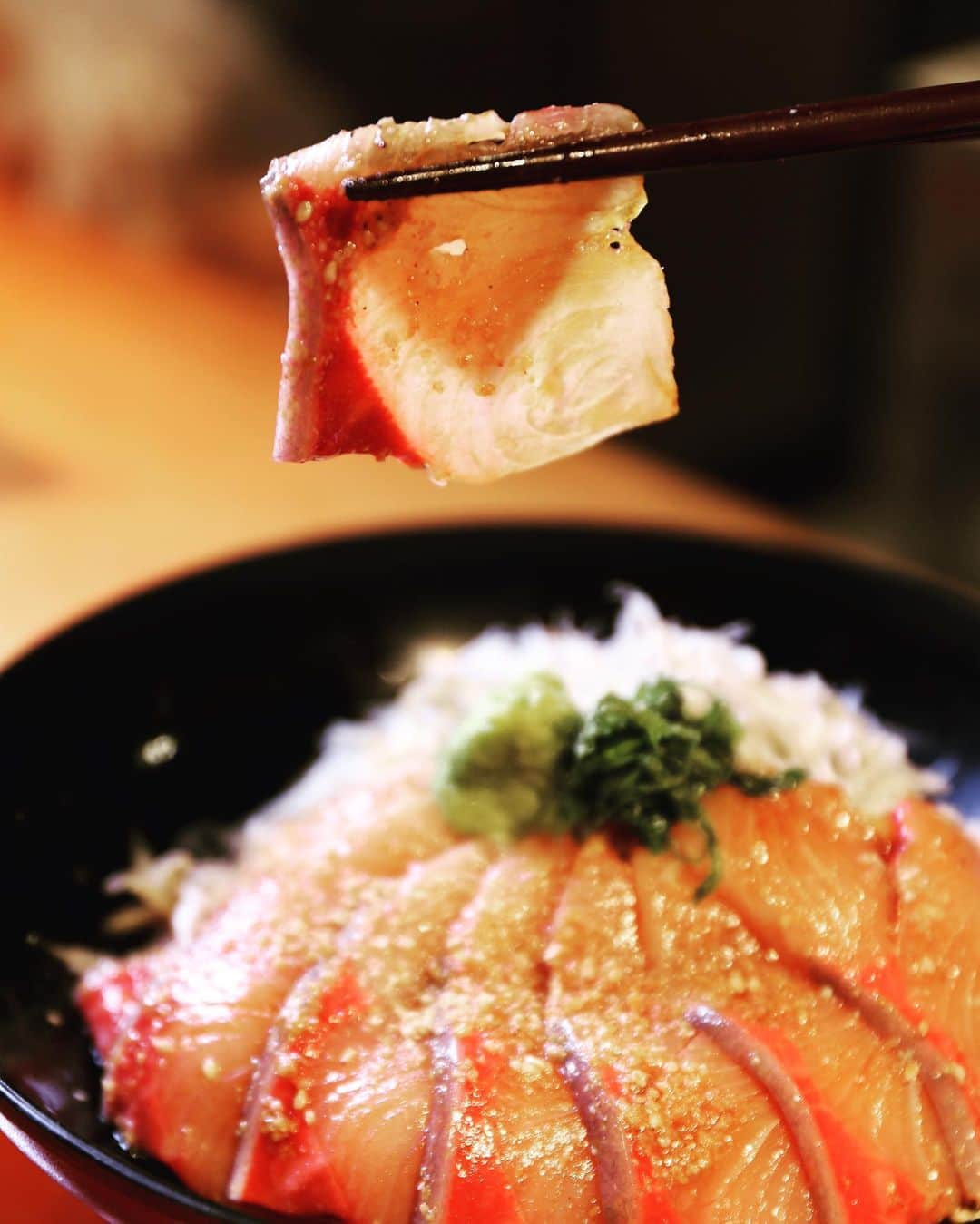 魚金さんのインスタグラム写真 - (魚金Instagram)「鹿児島県より鰤王の鰤が入荷してます🐟🐟🐟🐟🐟🐟🐟🐟 鰤王のブリとしらす丼。見て。食べて。美味しそう。美味しいんですー🤤🤤🤤 ランチは魚金へー！！！！！  #魚金 #鰤王 #鰤 #新橋ランチ #鹿児島 より　#美味しいご飯は世界を救う」2月24日 12時13分 - uokin_koho