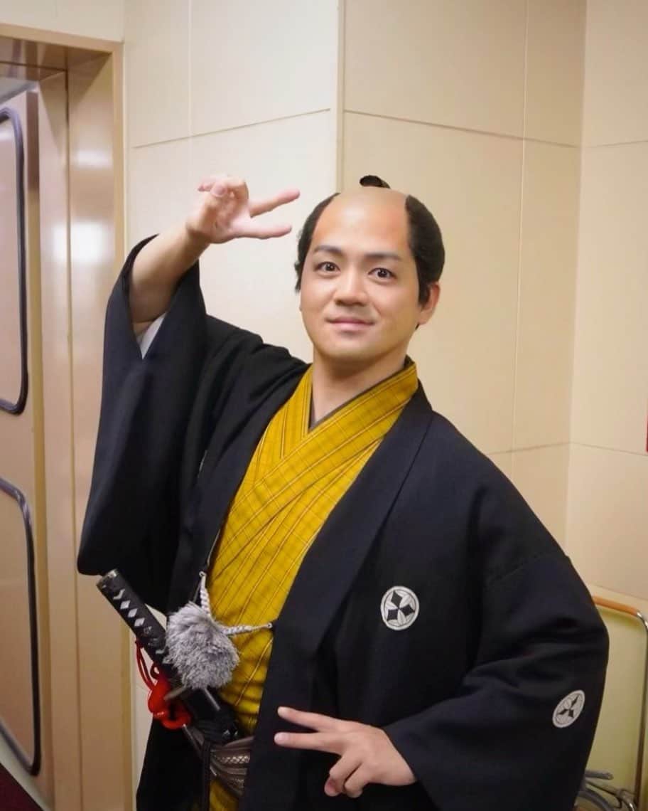 のインスタグラム：「誕生日！やりたいことは沢山ある😎 日々楽しまないと、もったいない😄 やっぱり現場は楽しい😊ドラマ映画舞台問わず、色んな場での活動、楽しみにしていてください！👍 多くの方にお世話になって、今年も2/24を迎えられてます😉これからもよろしくお願いします！  #大富豪同心2 #ドラマ #時代劇 #NHK #NHKBSプレミアム  #drama #instagood #actor #drama #instagood #instagram #followers #followｍe #movie #stage #224 #birthday」