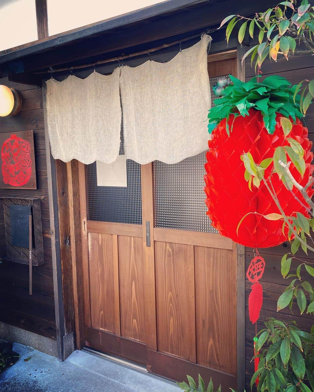 Erenaさんのインスタグラム写真 - (ErenaInstagram)「🇹🇼Taiwan cafe🇹🇼 Time for healing. I really like this place.☺️💕 ⇒⇒⇒ Continue . . #taiwan#cafe#tea#hot#discover#favorite#sweet#flower#台湾#台湾カフェ#本場の味#台湾茶#花#茶壺#ニッキ#蜜#焙煎#香ばしさ#仙草#ハト麦#黒糖#さつま芋#甘味#台湾伝統スイーツ#薬膳#薬膳料理#薬膳鍋」2月24日 12時32分 - o1.erena.1o_