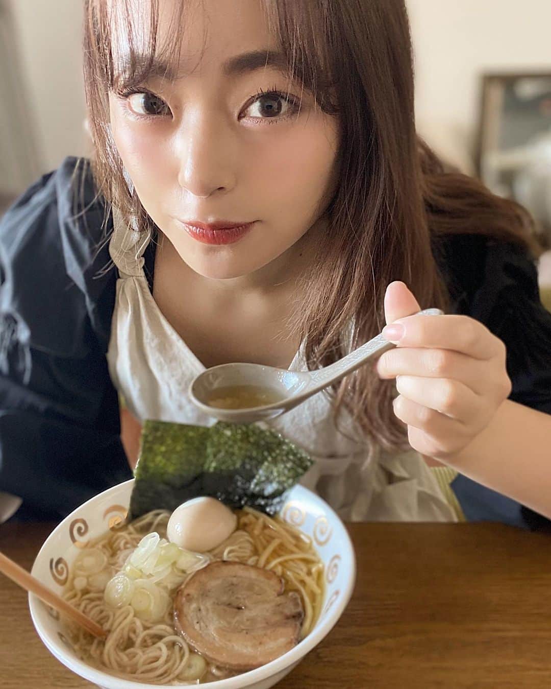 Yuuki mimuraさんのインスタグラム写真 - (Yuuki mimuraInstagram)「🍜🤍“  みんなはお昼食べたぁ？ 阿夫利のラーメンが お取り寄せできるって知ってた？？  わたしこの柚子風味の塩ラーメン大好きなの💛  前に住んでいたところが近くに阿夫利があったので ちょくちょく食べに行ってたけど 今は近くにないのでお取り寄せができるの嬉しい~🥰🤍  あ。。 海苔、3枚一気のせしたのバレました🤫？？  #afuri #afuri通販 #お取り寄せグルメ #おうちでafuri  #阿夫利 #お取り寄せラーメン #グルメ #グルメ好きな人と繋がりたい #グルメスタグラム  #ラーメン通販 #麺スタグラム #pr  #おうちごはん #おうち#取り寄せ#ラーメン #ラーメン好きな人と繋がりたい  #stayhome #japanesefood #instafood  #foodstagram   ◡̈⃝ᵗʱᵃᵑᵏઽ*◌♡⃝⑅⃝  @afuri_fineramen」2月24日 12時48分 - u0829u