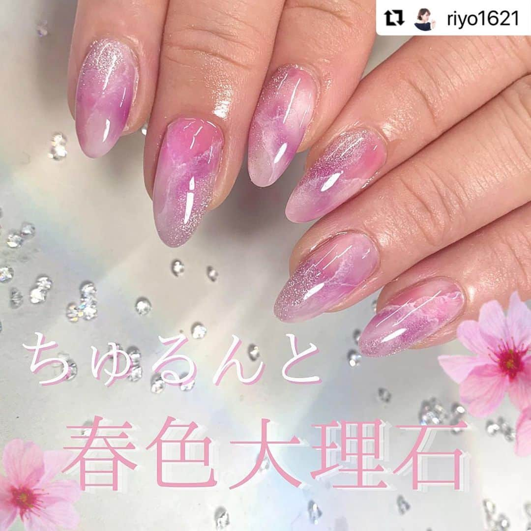 LEAFGEL PREMIUMさんのインスタグラム写真 - (LEAFGEL PREMIUMInstagram)「#Repost @riyo1621 with @make_repost ・・・ 好評の透明感大理石🌸🌸 新発売アイテム使いました！！詳しくは👇 @leafgel_premium のシースルーシリーズは シロップみたいな透明感で 私のニュアンスアートには必須！！✨ . 透明感あるちゅるんとネイルに 特にオススメカラーはこちら💓 #131ミスティーピンク  #k02ラヴィッスマンフラグランス  #k15プロメスフラグランス  . 後は新発売の #spaceoperagel シリーズの 33番ラベンダーピンクもさりげなく使ってます！ #マグネットジェル　であり#フラッシュネイル にもなる優れもの！！😳✨ ラメ感もめっちゃ可愛くて これからヘビロテしそうです💕 . . RAMUSEで大人気の#オーダーネイルチップ　は ホットペッパービューティーからもご予約可能‼️ お日にちに余裕をもってまずはカウンセリングで デザイン等ご相談下さい！✨ 只今最短3日後でのお渡しが出来ます💓 . . . -------------------------- 大阪、梅田ジェルネイル 口コミランキング1位👑 全国フォトギャラリー1位👑 ご予約、詳細はこちら @ramuse.foryourbeauty ☎︎06-6136-8677 . 🌟LINE@でもご予約受付中🌟 LINE ID 【@bca6832z】 @マークも入れて検索！ -------------------------- . . #RAMUSEForYourBeauty#nail#nails#gelnail ネイル#ジェルネイル#ネイルサロン大阪  #ピンクネイル #タイダイネイル#セルフネイル　#ブライダルネイルチップ　#シンプルネイル　#ニュアンスネイル　#大理石ネイル #リーフジェル　#ピンクネイル　#ブライダルネイル #オーダーチップ販売　#ネイルチップ #春ネイル　#オーダーネイルチップ　#大阪　#リーフジェル　#結婚式ネイル　#プレ花嫁さんと繋がりたい　　#梅田ネイルサロン」2月24日 12時58分 - leafgel_premium