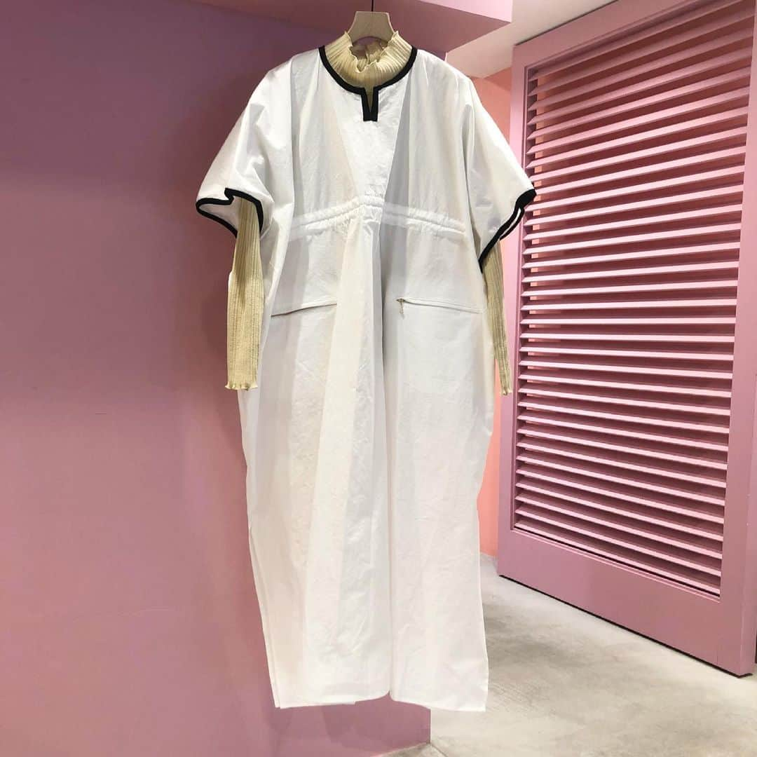 BEAMS WOMEN SHIBUYAさんのインスタグラム写真 - (BEAMS WOMEN SHIBUYAInstagram)「【Recommend style!!】﻿ ＜yuumi ARIA＞﻿ ﻿ 通信販売も承っております🥳﻿ お電話にて、お気軽にお問い合わせ下さい。﻿ ☎︎03-3780-5501﻿ ﻿ －－－－－－－－－－－－－－﻿ ﻿ one-piece【yuumi ARIA】﻿ ・61-26-2852-010﻿ ¥34,100-﻿ ﻿ high neck【Ray BEAMS】﻿ ・63-14-0235-370﻿ ¥7,480-﻿ ﻿ #yuumiaria  #beams#beams_women_shibuya#raybeams#ビームス#レイビームス#ビームスボーイ」2月24日 13時01分 - beams_women_shibuya