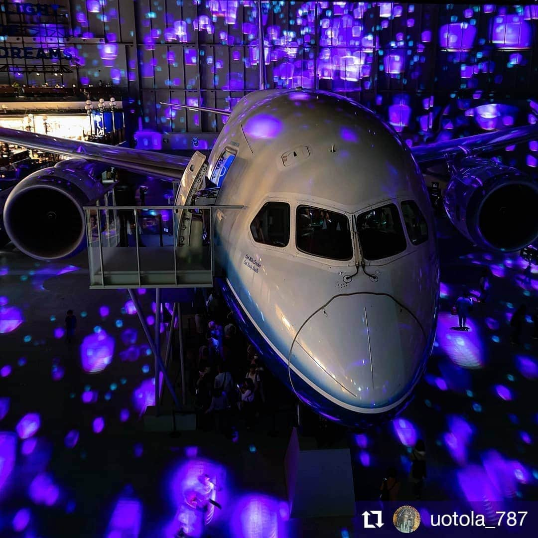 カメラのキタムラのインスタグラム：「#Repost @uotola_787 • • • • • • . また一つあたりまえがなくなる😢 . Flight Of Dreamsのプロジェクションマッピング、もう二度と空へ舞い上がれないB787初号機をまるで飛んでいるかのように魅せてくれたのに残念でならない🥺 . 開業からありがとう👋 . 昔開業してすぐに行った時に撮ったデータを引っ張りだして現像処理した🙄 撮れるものは撮れるうちに撮っとかないとなぁ🤔 📌Aichi,Japan🇯🇵 ⏰今年経過54日14.5% ⌛今年残り312日85.5% ────────────────────── #飛行機倶楽部 #飛行機好きな人と繋がりたい #飛行機のある風景 #ウイングレット欲しい #skypassport_photo #aviation #airplane #planelovers #instaplanelovers #instaaviation  #instagramaviation #plane #planephotography #ig_airplane_club #airplane_pics #megaplane #ig_airplane #be_one_transport #mcl_transports #top_transports_photo #total_planes #loves_vehicles #got_vehicles #lucky_transports #kings_transports #moon_vehicles #everything_transport #infinity_vehicles」