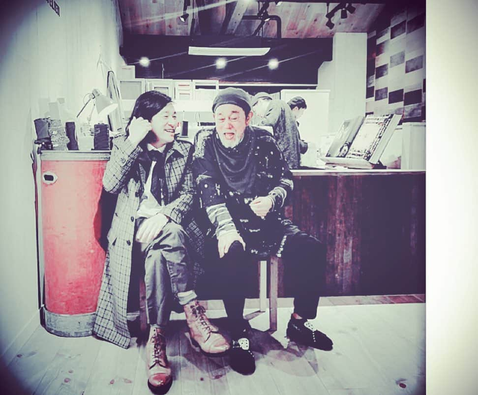 祐真朋樹さんのインスタグラム写真 - (祐真朋樹Instagram)「How is everyone！  @shuyakyotojazz  @akimoto_kozue  @dontpanic.tokyo  @mrpottz  @zeebra_news  #佐野元春  @kunichi_nomura  #篠山紀信  @porter_classic_kyoto  #吉田克幸 #AlasdhairWillis @openersjapan  @mr_stash  @uomo_magazine @sara_ando  @matsumoto69  #DJ#model #surfer #musician #rapper #phtographer #editor #director #designer #painter   @stsukezane」2月24日 13時17分 - stsukezane